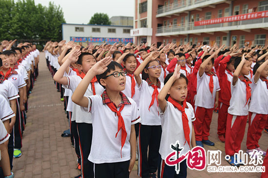 “大手牽小手 國(guó)學(xué)伴成長(zhǎng)”百家姓?qǐng)D騰文化展在東營(yíng)舉行(組圖)