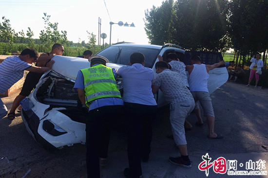 濱州博興：警民合力消隱患  推移車輛路暢通