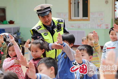 淄博：交警蜀黍進校園 交通安全傳遞心間