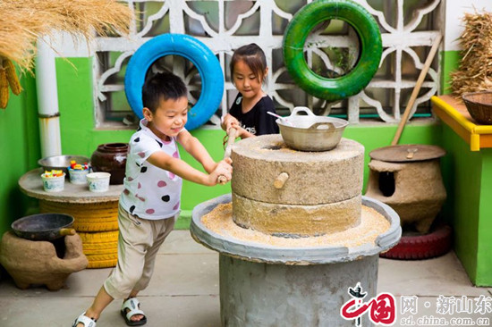 淄博市淄川區(qū)雙楊鎮(zhèn)趙瓦幼兒園組織開展升國旗宣誓儀式