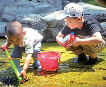 泉城入夏日 戲水正當時